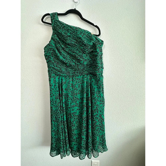 Halston Heritage One Shoulder Asymmetrical Ruched Emerald Cheetah Print Dress - Picture 3 of 14